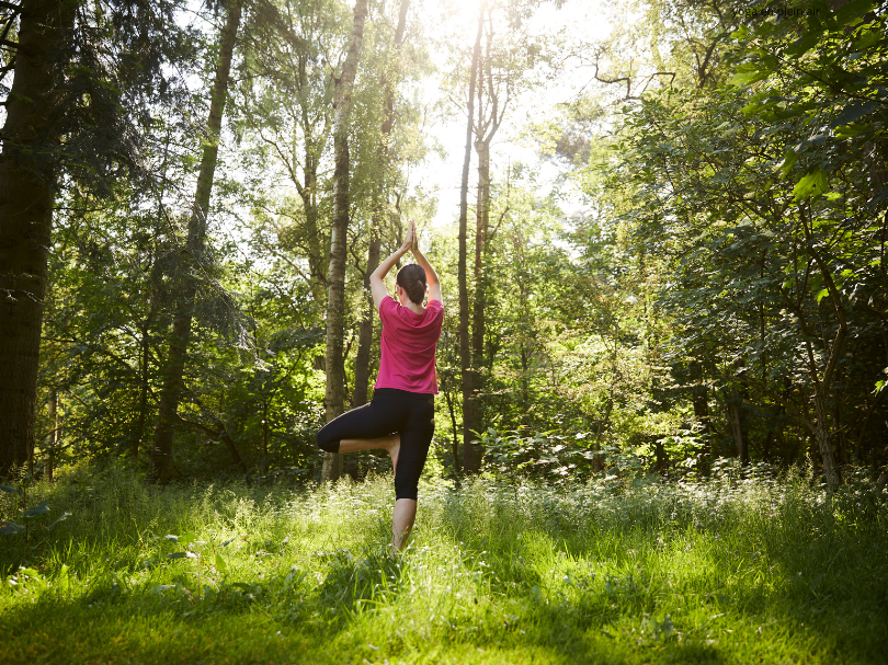 Les bienfaits du yoga en plein air 