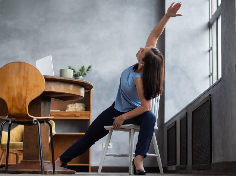 comment pratiquer yoga sur chaise 