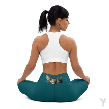 Yoga leggings - the cat is watching